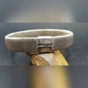 Swanky vintage gold tone slinky accordion bracelet B728